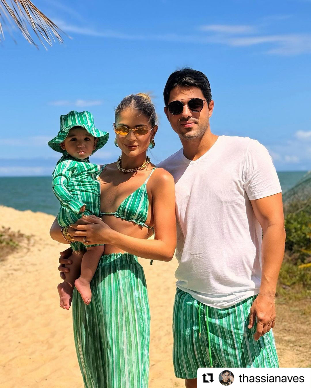 Moda Praia Família, Combinando com Conjuntos de Roupas de Banho, para os Dias de Diversão, uma Escolha Moderna e Versátil, Para Seus Dias de Sol com toda a Família. Na Estampa Listras Verdes, da Lili Sampedro.