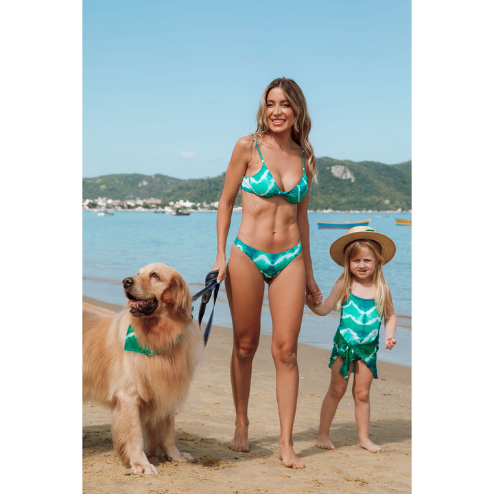 Biquíni Top Fixo e Calcinha Asa Delta com Conjunto combinando para a família toda no Tie Dye Verde da Lili Sampedro