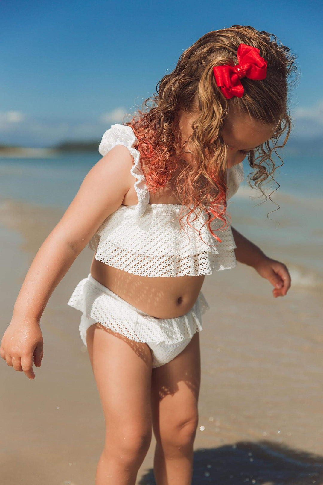 Biquini infantil de praia na cor branco com babados