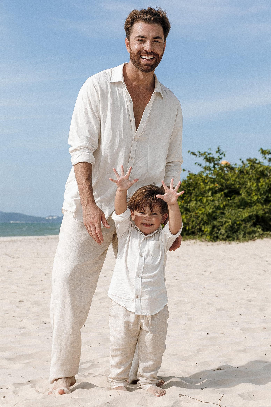 Calca de praia infantil de linho com camisa de linho combinando da Lili Sampedro