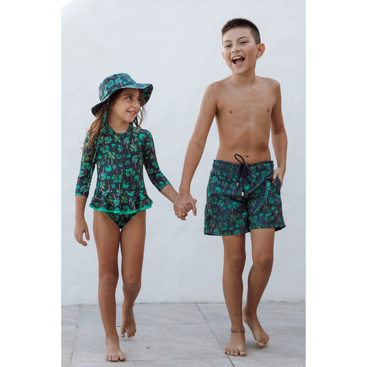 Irmaos combinando com Look de Praia Estampa igual Coqueiros Azul Marinho da Lili Sampedro