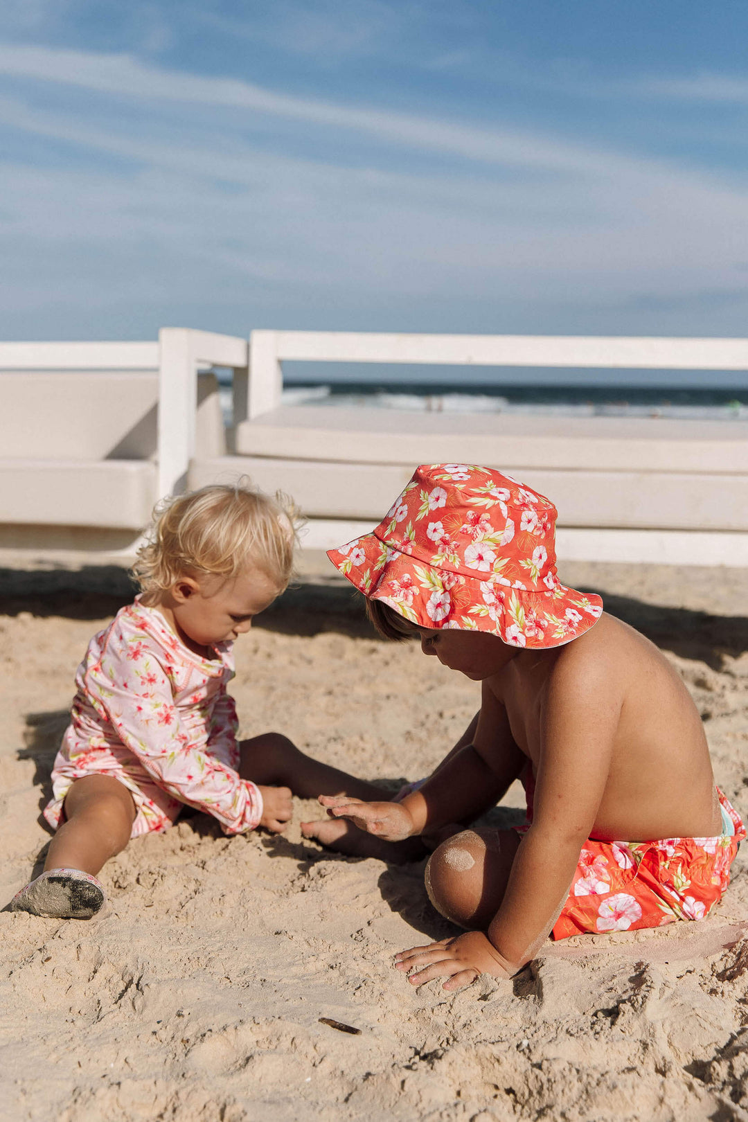 Chapéu de Praia Infantil com Proteção UV Dupla Face Hibiscos