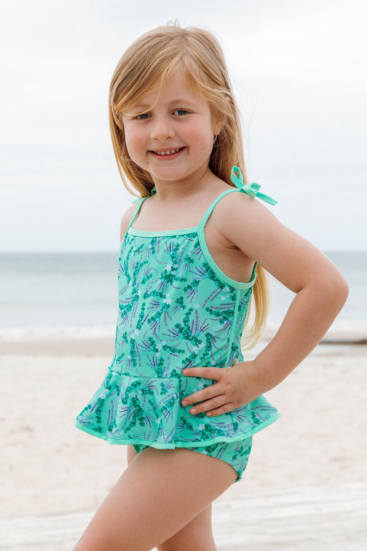 Maio de praia infantil feminino com babadinho e lacinhos, na estampa lavanda da Lili Sampedro