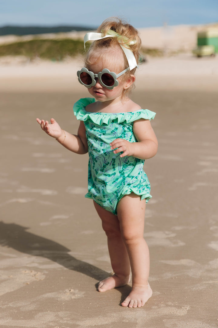 Look Moda Praia Infantil Baby Feminino, Maiôzinho Marina, para as idades de 6 meses a 8 anos. Na Estampa Lavanda, da Lili Sampedro.