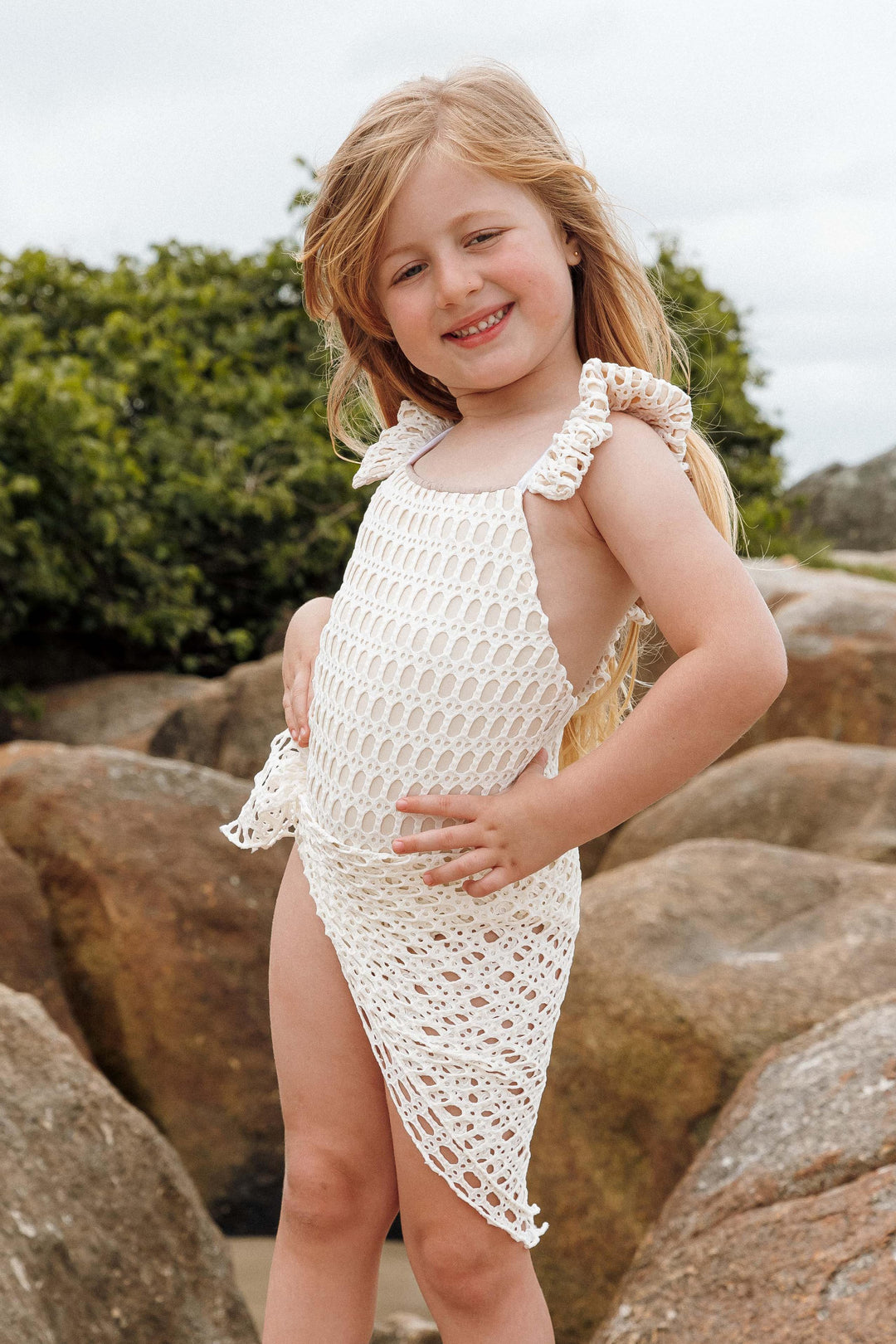 Lenco de Renda vestido como mini Pareo Infantil com maiozinho combinando da Lili Sampedro
