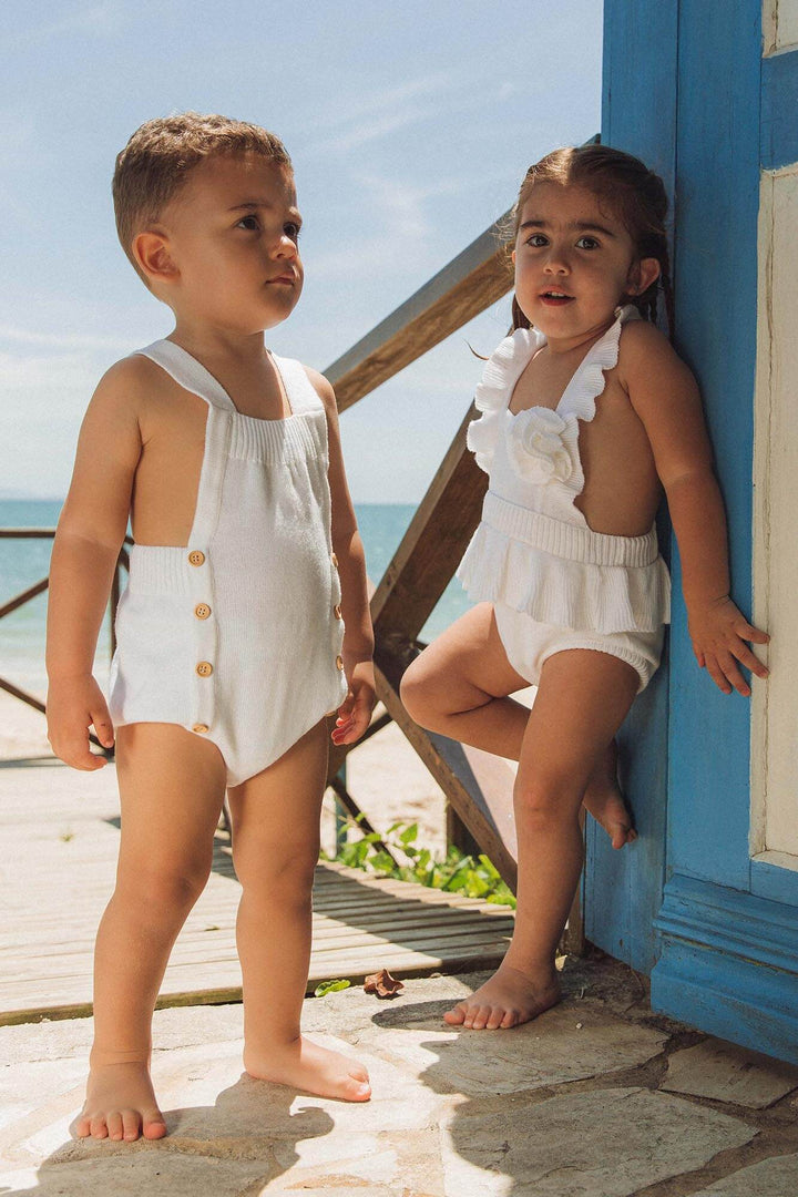 Roupas de tricot para crianças, na cor branca da Lili Sampedro