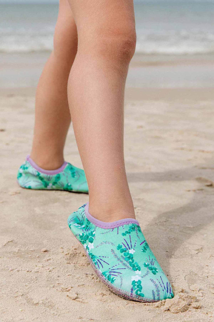 Sapatinho de Neoprene Infantil, na estampa Lavanda, Protecao para a Praia da Lili Sampedro