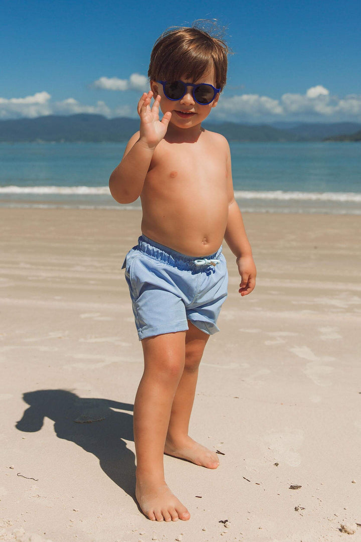 Shortinho de praia azul claro para meninos