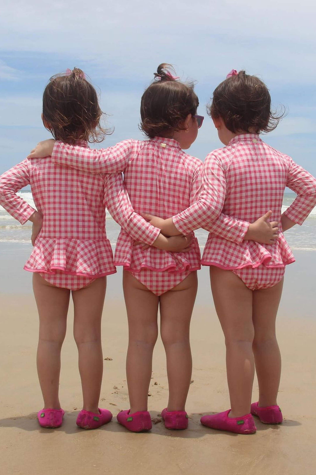 Roupas de Banho Para Bebês e Crianças Moda Praia, Feito com Materiais de Alta Qualidade e Acabamento Impecável. Mais conforto e elegância para o seu bebê.  Na Estampa, Vichy Rosa, da Lili Sampedro.