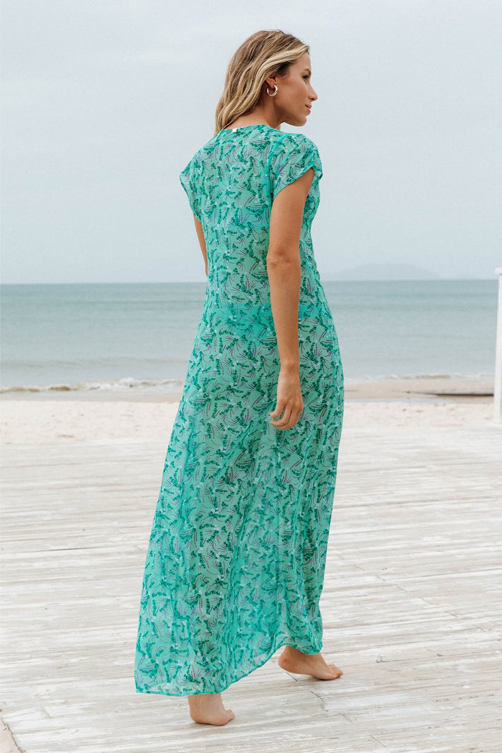 Saída de Praia Longa como vestido com botoes dourados na frente na estampa Lavanda da Lili Sampedro