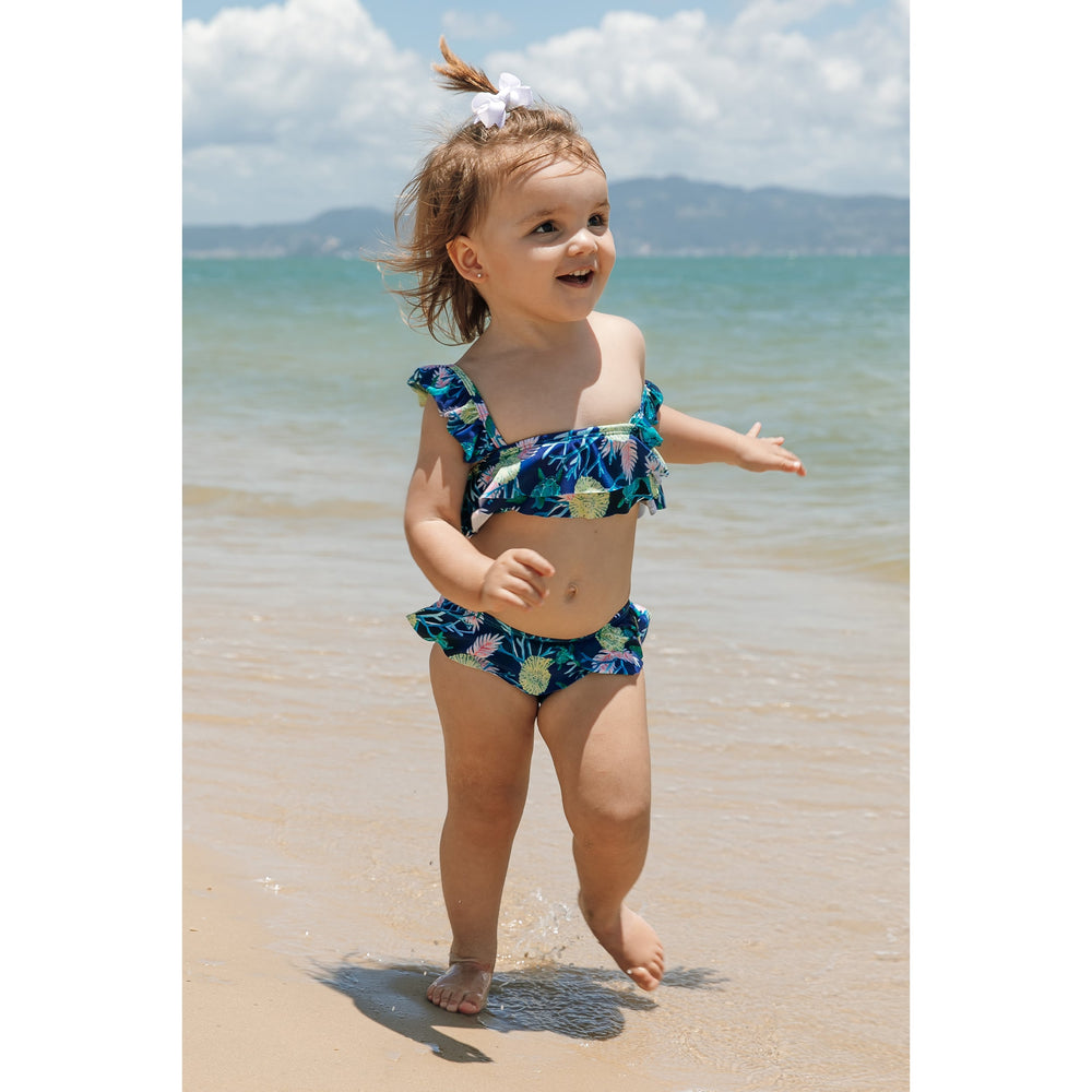 Biquíni de Praia Infantil Feminino com Babadinhos na Estampa Tartaruga Azul com Look para a família toda combinando da Lili Sampedro